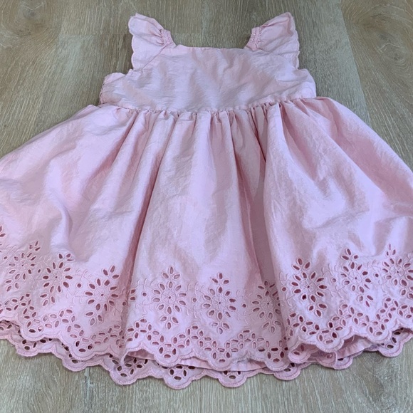 Baby Gap Pink Flutter Eyelet Dress! Size 4T - Picture 3 of 10